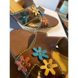 American Eagle wedges leather with flowers, summer sandles size 8